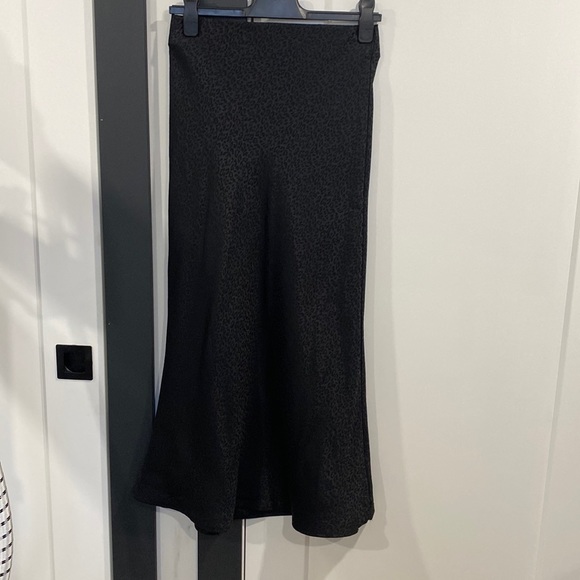 LEOPARD PRINT BIAS CUT MIDI SKIRT - Picture 5 of 7